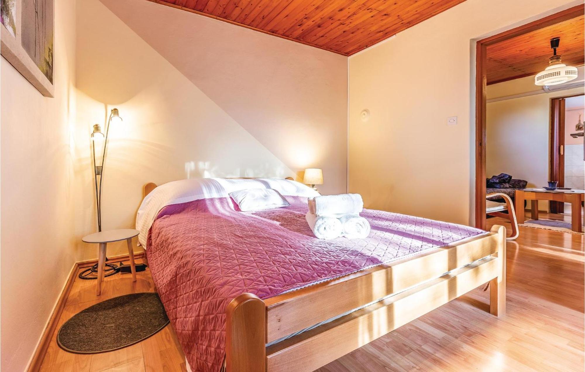 1 Bedroom Pet Friendly Home In Šišan 외부 사진