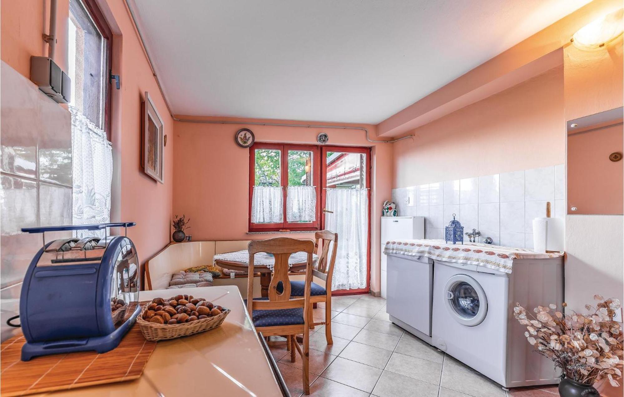 1 Bedroom Pet Friendly Home In Šišan 외부 사진