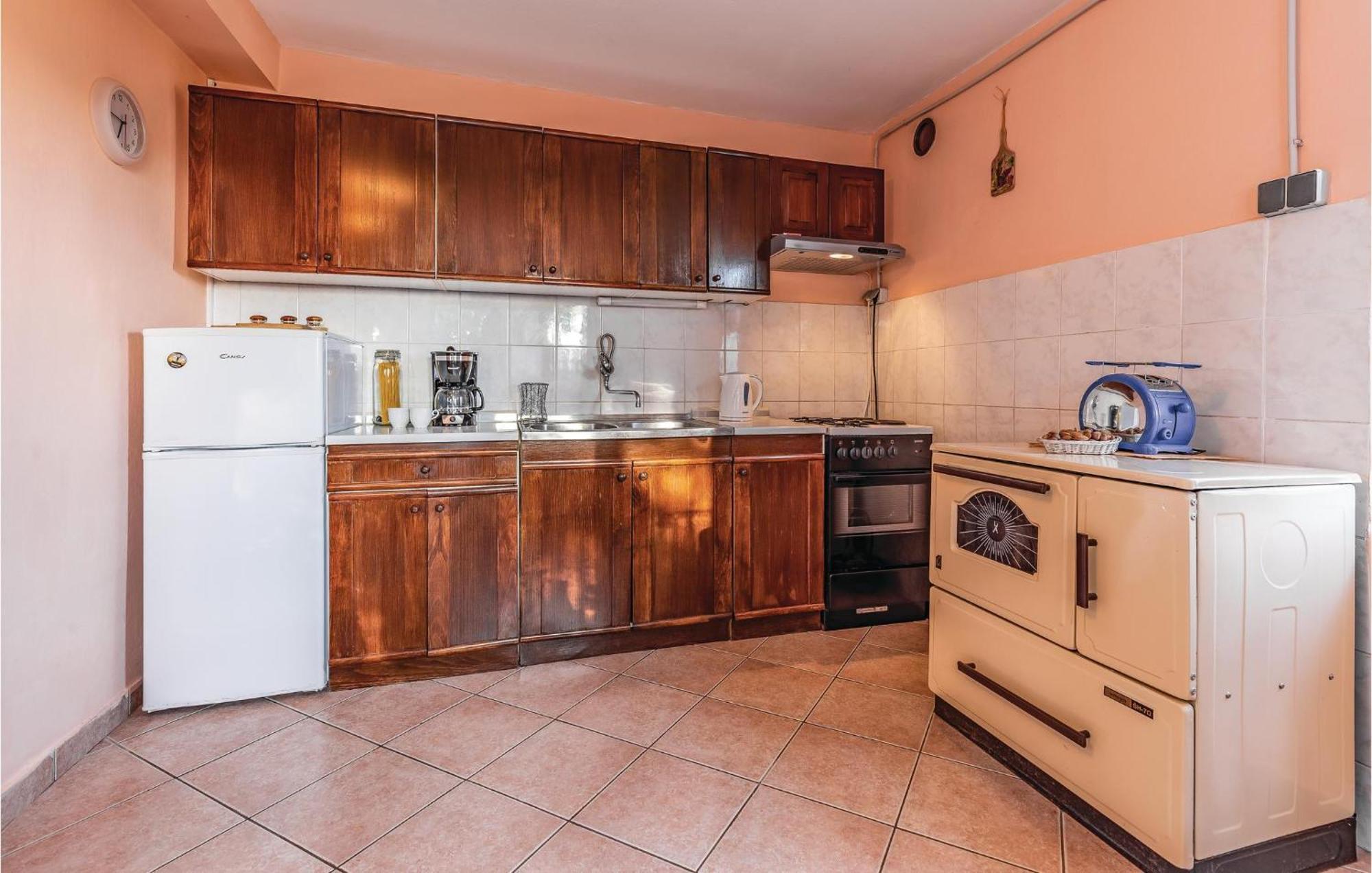 1 Bedroom Pet Friendly Home In Šišan 외부 사진