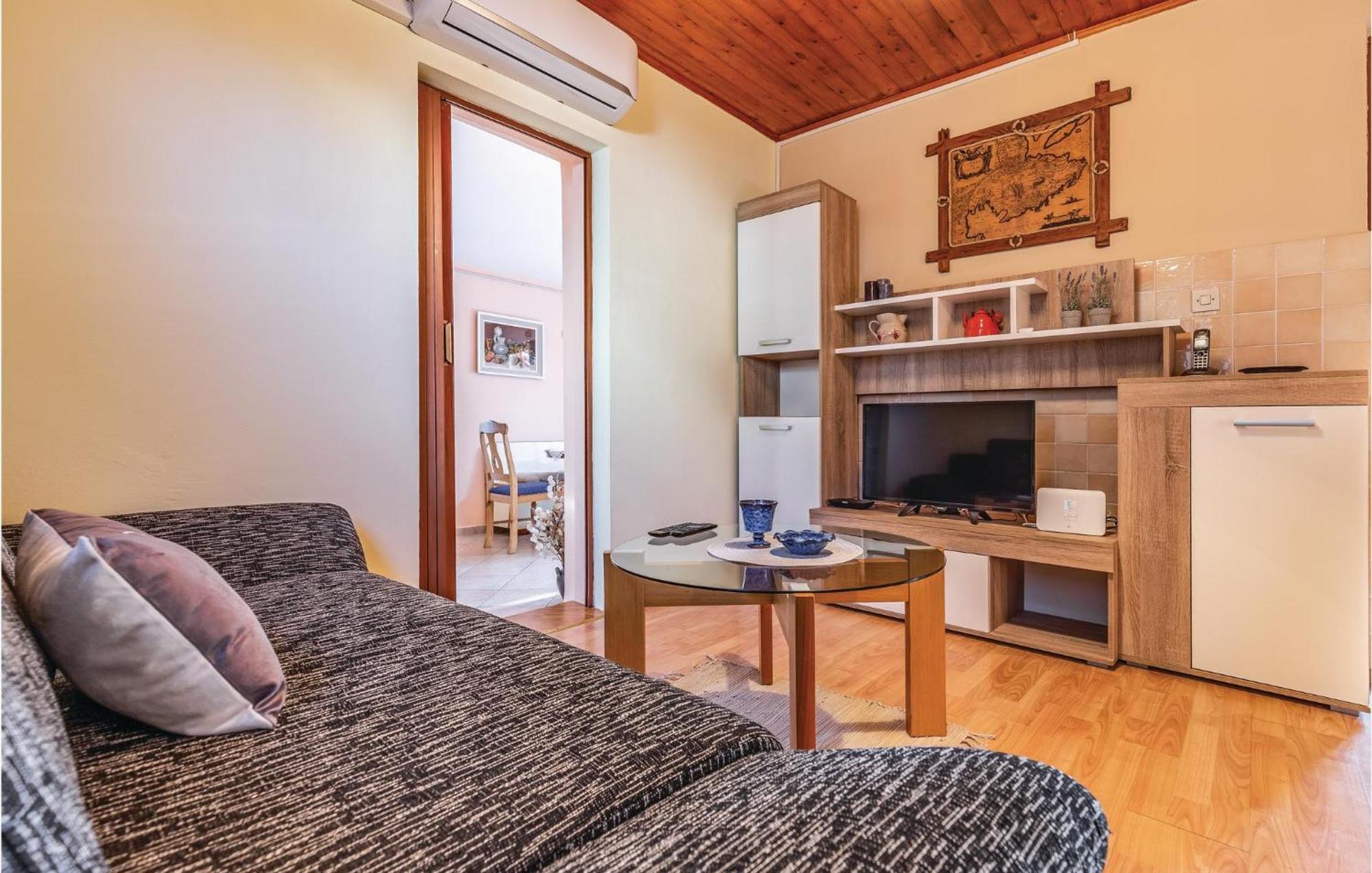 1 Bedroom Pet Friendly Home In Šišan 외부 사진