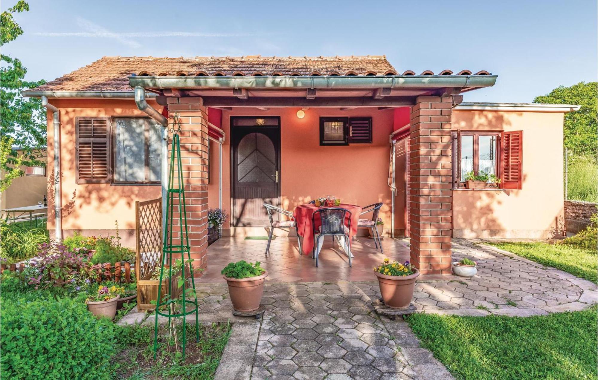 1 Bedroom Pet Friendly Home In Šišan 외부 사진