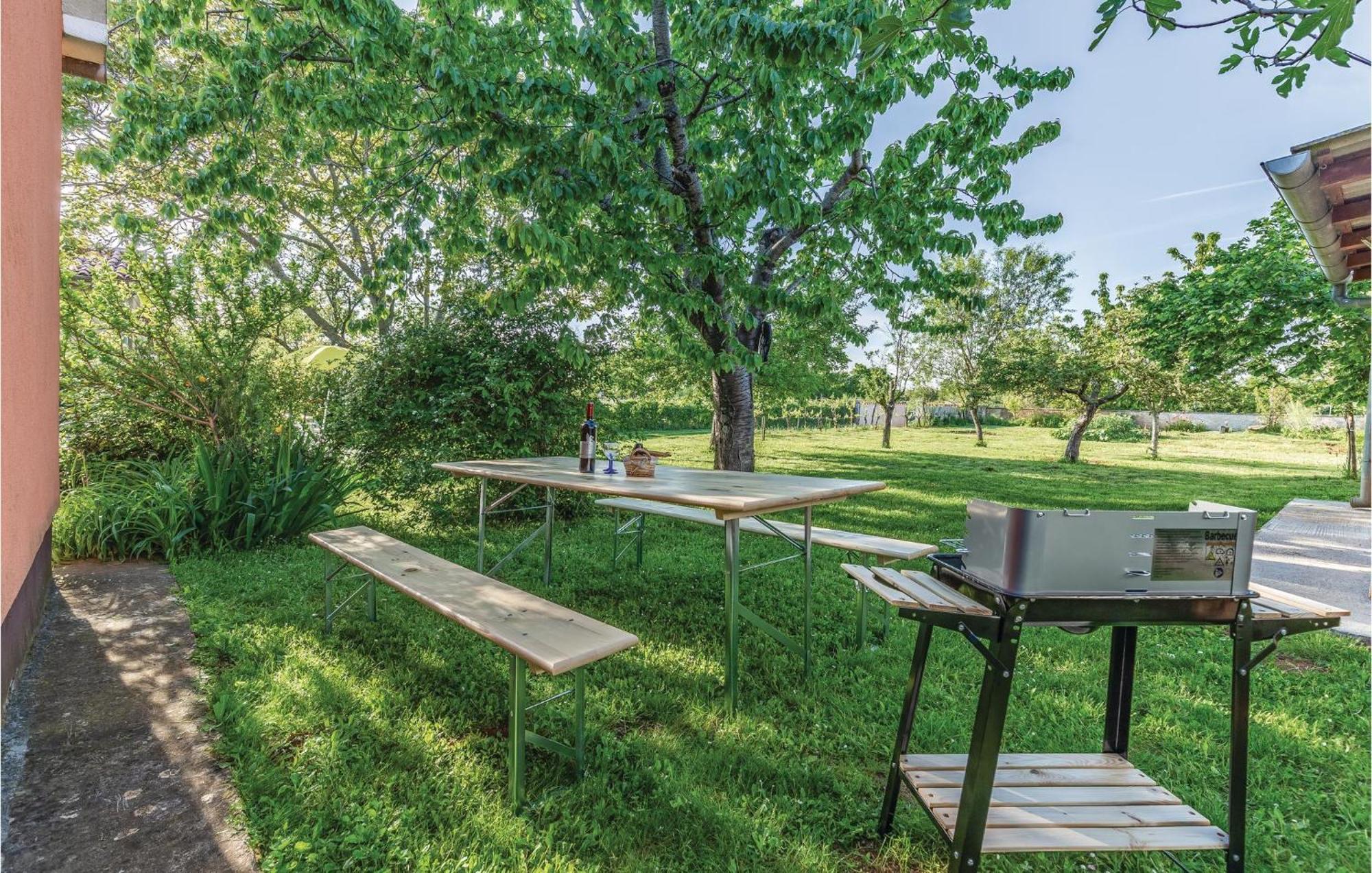 1 Bedroom Pet Friendly Home In Šišan 외부 사진
